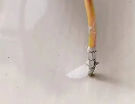 仪征瓷砖空鼓维修公司专业解答在瓷砖铺贴过程中，如果使用的砂料过粗（如全部使用了粗砂），可能会导致以下问题